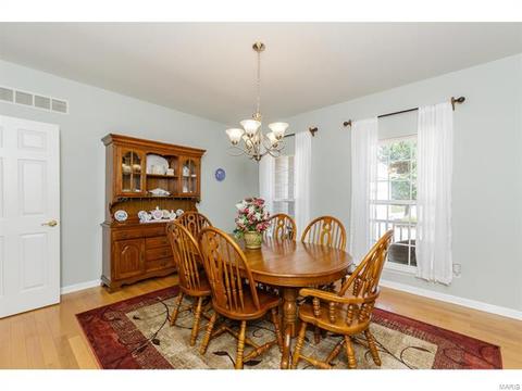 1004 Pearview Dr, Saint Peters, MO 63376 photo 8