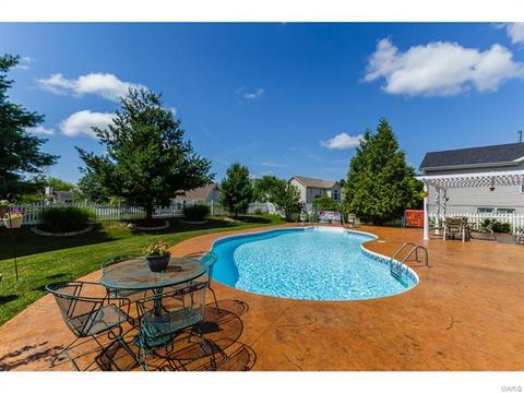 1004 Pearview Dr, Saint Peters, MO 63376 photo 4