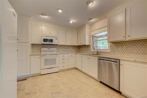 302 Wildbrier, Ballwin, MO 63011 photo 4