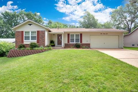 946 Bellestri Dr, Ballwin, MO 63021 photo 1