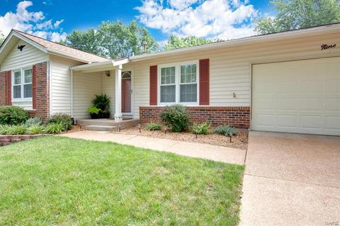 946 Bellestri Dr, Ballwin, MO 63021 photo 2