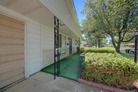 906 Jacobs, O'fallon, MO 63366 photo 2