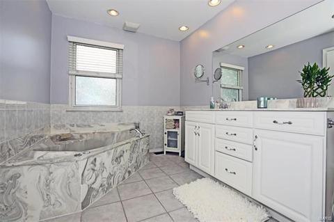 689 Walnut Point Ct, Ballwin, MO 63021 photo 11