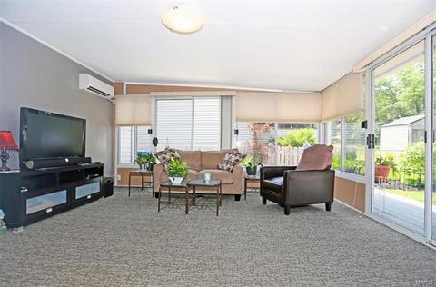 689 Walnut Point Ct, Ballwin, MO 63021 photo 9