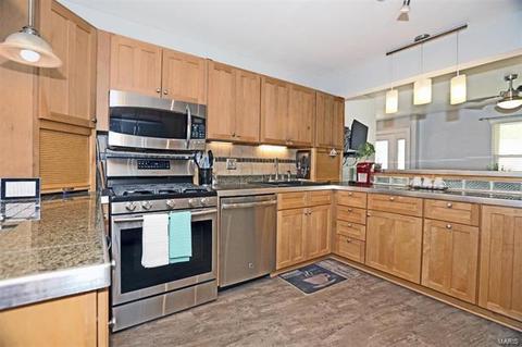 689 Walnut Point Ct, Ballwin, MO 63021 photo 5