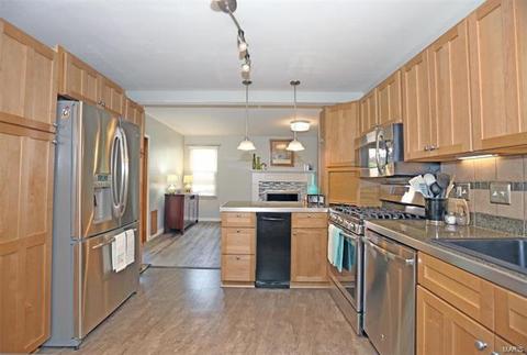 689 Walnut Point Ct, Ballwin, MO 63021 photo 8