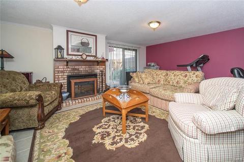 122 Carmel Woods Dr, Ellisville, MO 63021 photo 8