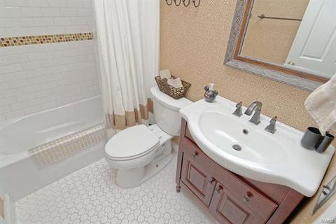 138 Hollyleaf, Ballwin, MO 63021 photo 25