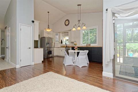 138 Hollyleaf, Ballwin, MO 63021 photo 5