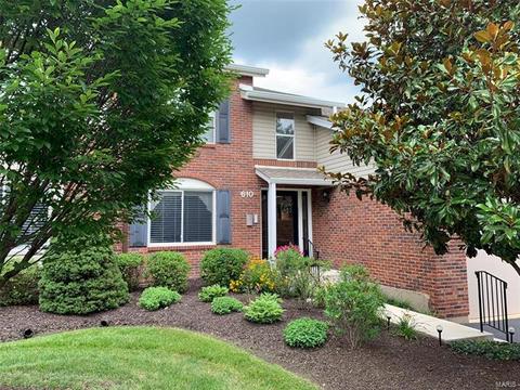 610 Pine Ridge Ct #204, Ballwin, MO 63021 photo 1