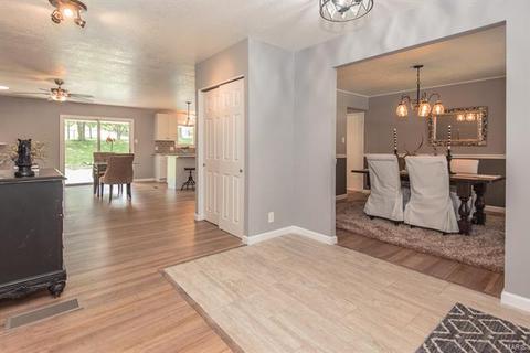 419 Iron Warrior Ln, Manchester, MO 63011 photo 3