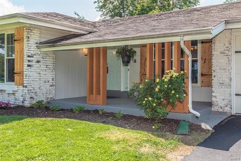 419 Iron Warrior Ln, Manchester, MO 63011 photo 2
