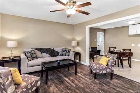 241 Ramsey Ln, Ballwin, MO 63021 photo 4
