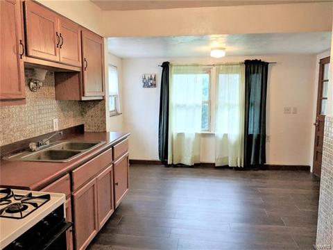 3615 Dixie Dr, Saint Ann, MO 63074 photo 4