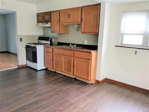 3615 Dixie Dr, Saint Ann, MO 63074 photo 5