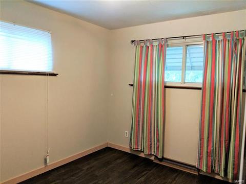 3615 Dixie Dr, Saint Ann, MO 63074 photo 9