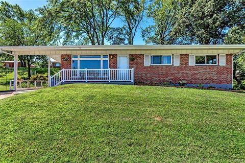 9534 Cody Dr, Saint Louis, MO 63132 photo 2