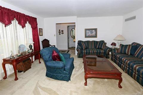 437 Sorrento Dr, Ballwin, MO 63021 photo 5