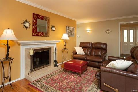 438 Brooktree Dr, Ballwin, MO 63011 photo 2