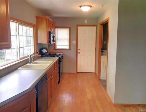 3753 Saint Gregory, Saint Ann, MO 63074 photo 2