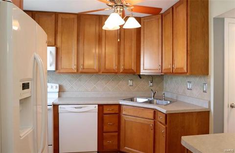 137 Carmel Woods, Ellisville, MO 63021 photo 5