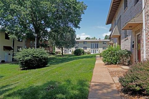 137 Carmel Woods, Ellisville, MO 63021 photo 18