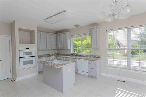 698 Hawk Run Dr, O'fallon, MO 63368 photo 5