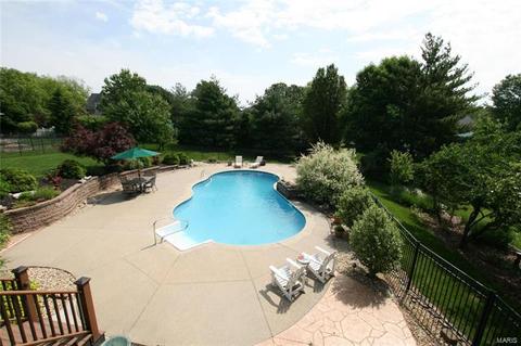 5241 Roanoke Dr, Weldon Spring, MO 63304 photo 2