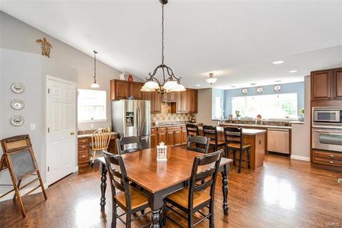 2 Hillington Ct, Eureka, MO 63025 photo 12