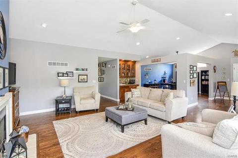 2 Hillington Ct, Eureka, MO 63025 photo 7