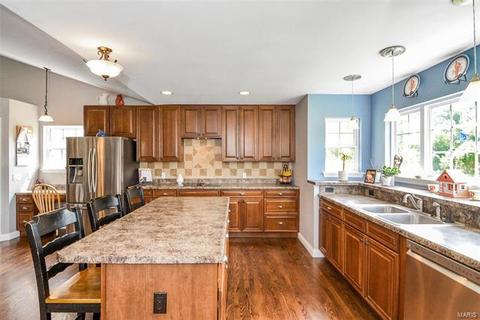 2 Hillington Ct, Eureka, MO 63025 photo 15