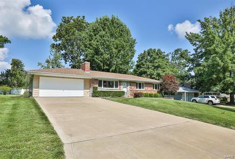 121 Vlasis Dr, Ballwin, MO 63011 photo 2