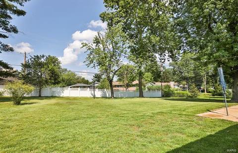 121 Vlasis Dr, Ballwin, MO 63011 photo 18