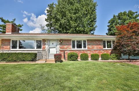 121 Vlasis Dr, Ballwin, MO 63011 photo 3