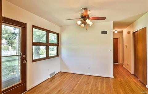 121 Vlasis Dr, Ballwin, MO 63011 photo 6