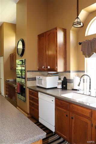 451 Mark Wesley Ln, Ballwin, MO 63021 photo 4
