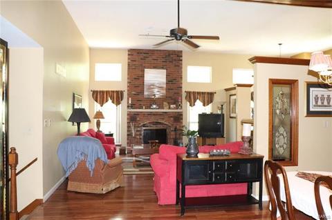 451 Mark Wesley Ln, Ballwin, MO 63021 photo 9