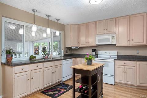 821 King George Ct, Manchester, MO 63021 photo 27