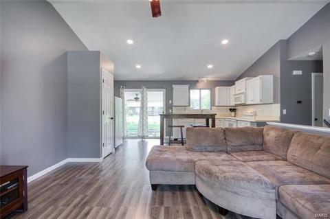 1374 Half Moon Dr, O'fallon, MO 63366 photo 6