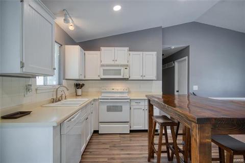 1374 Half Moon Dr, O'fallon, MO 63366 photo 8