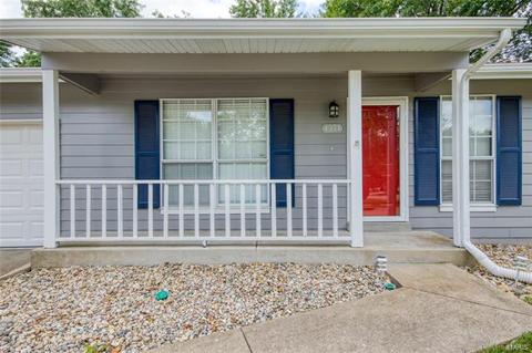 1374 Half Moon Dr, O'fallon, MO 63366 photo 3