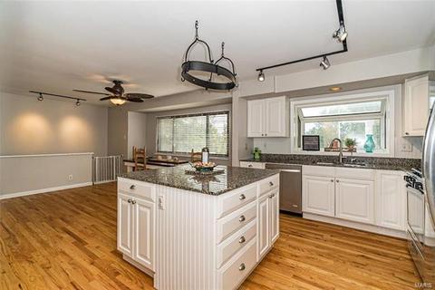 805 Rockhurst Dr, Manchester, MO 63021 photo 5