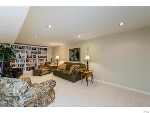 253 E Governor Pl, Saint Charles, MO 63301 photo 18