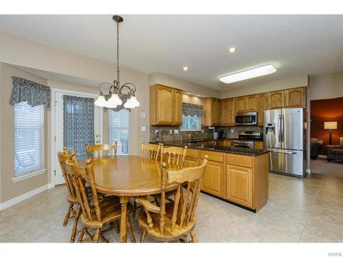 253 E Governor Pl, Saint Charles, MO 63301 photo 10
