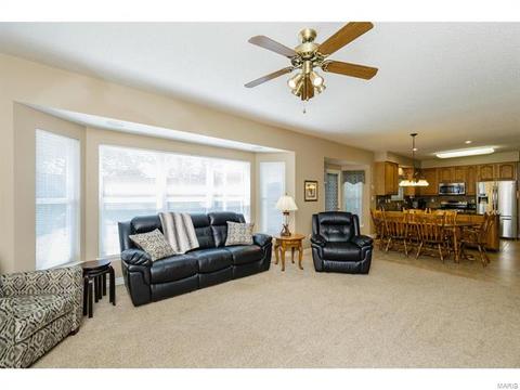 253 E Governor Pl, Saint Charles, MO 63301 photo 9
