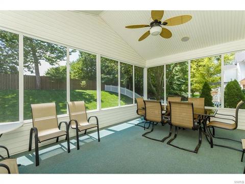 253 E Governor Pl, Saint Charles, MO 63301 photo 5