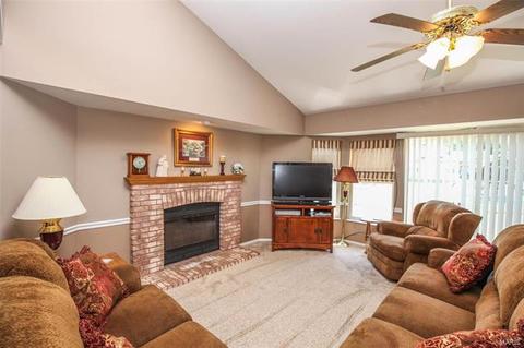 5087 Danielle Dr, Saint Charles, MO 63304 photo 4