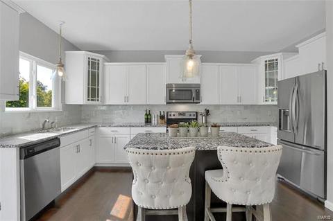 607 Falling Brook Dr, O'fallon, MO 63366 photo 9