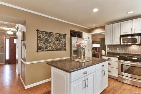 625 Waterford Ridge Ct, Ballwin, MO 63021 photo 17