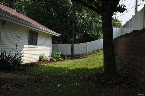 210 Hollyberry Ct, Ballwin, MO 63021 photo 23
